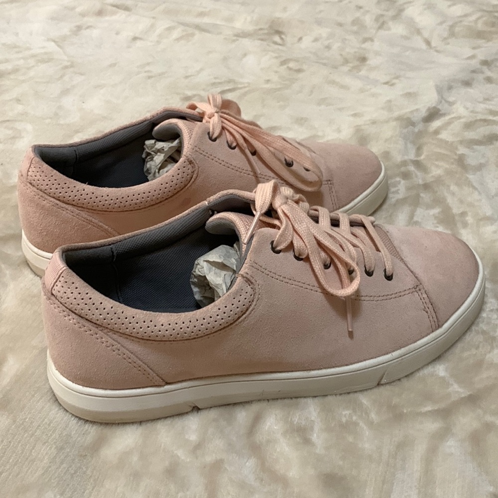 Clark’s Pink Suede sneakers. 9.5 M.